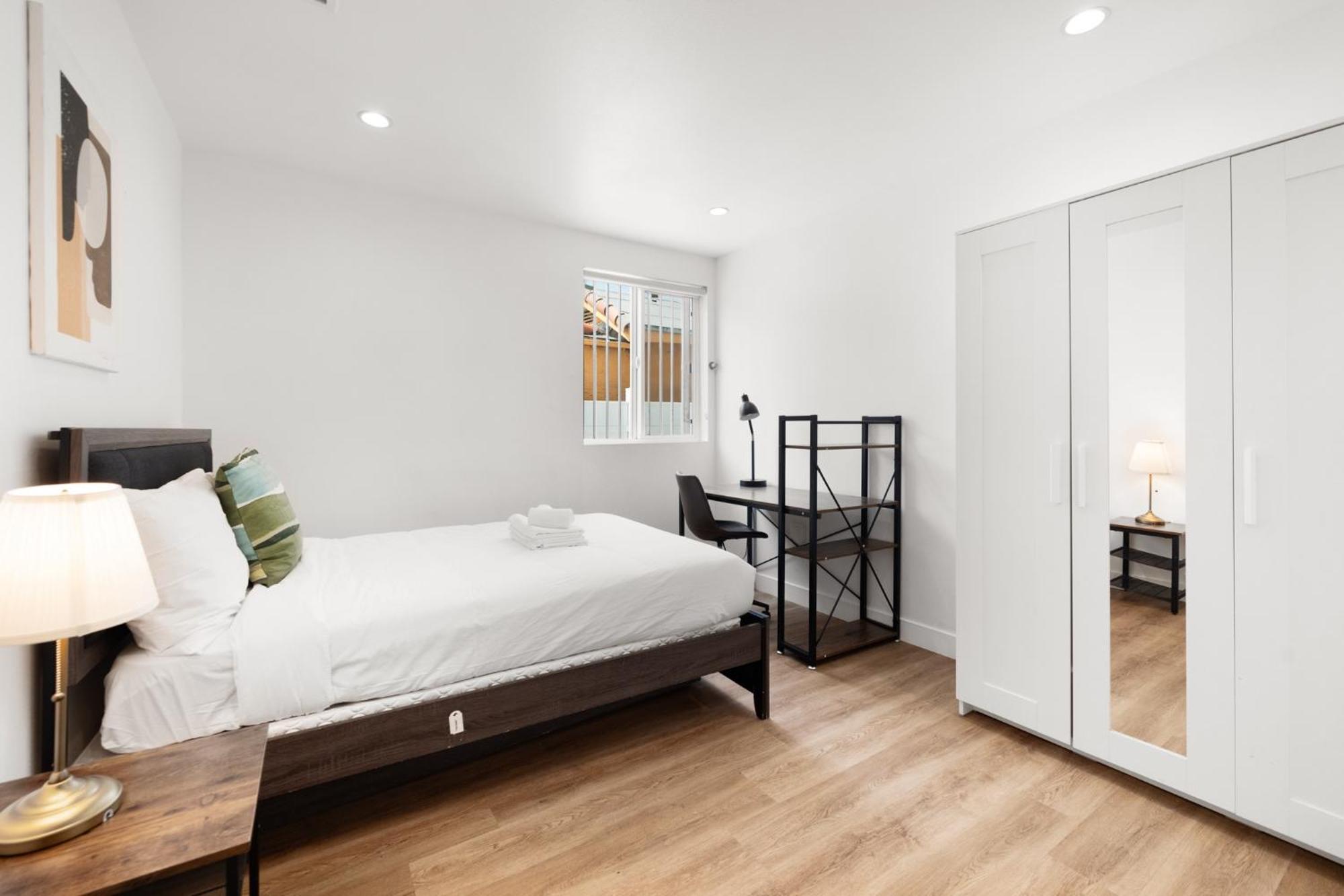 Modern Getaway In The Heart Of La Near Usc, Private Room With Share Living Room And Kitchen Лос Анджелис Екстериор снимка