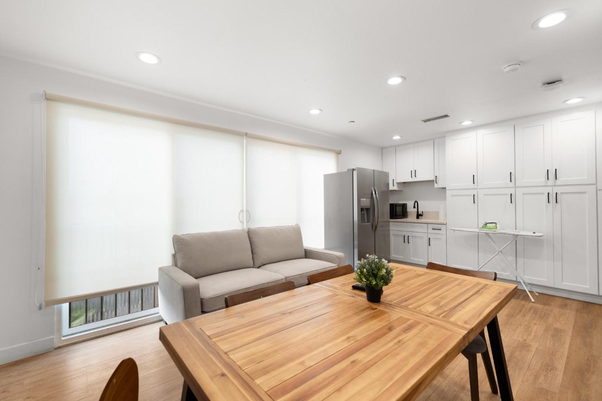 Modern Getaway In The Heart Of La Near Usc, Private Room With Share Living Room And Kitchen Лос Анджелис Екстериор снимка