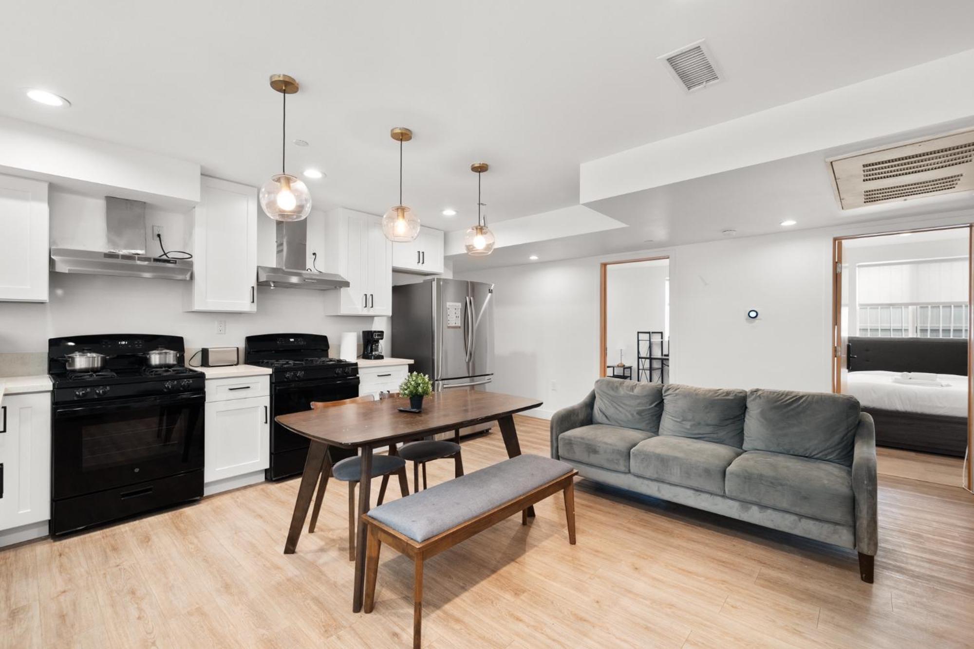 Modern Getaway In The Heart Of La Near Usc, Private Room With Share Living Room And Kitchen Лос Анджелис Екстериор снимка