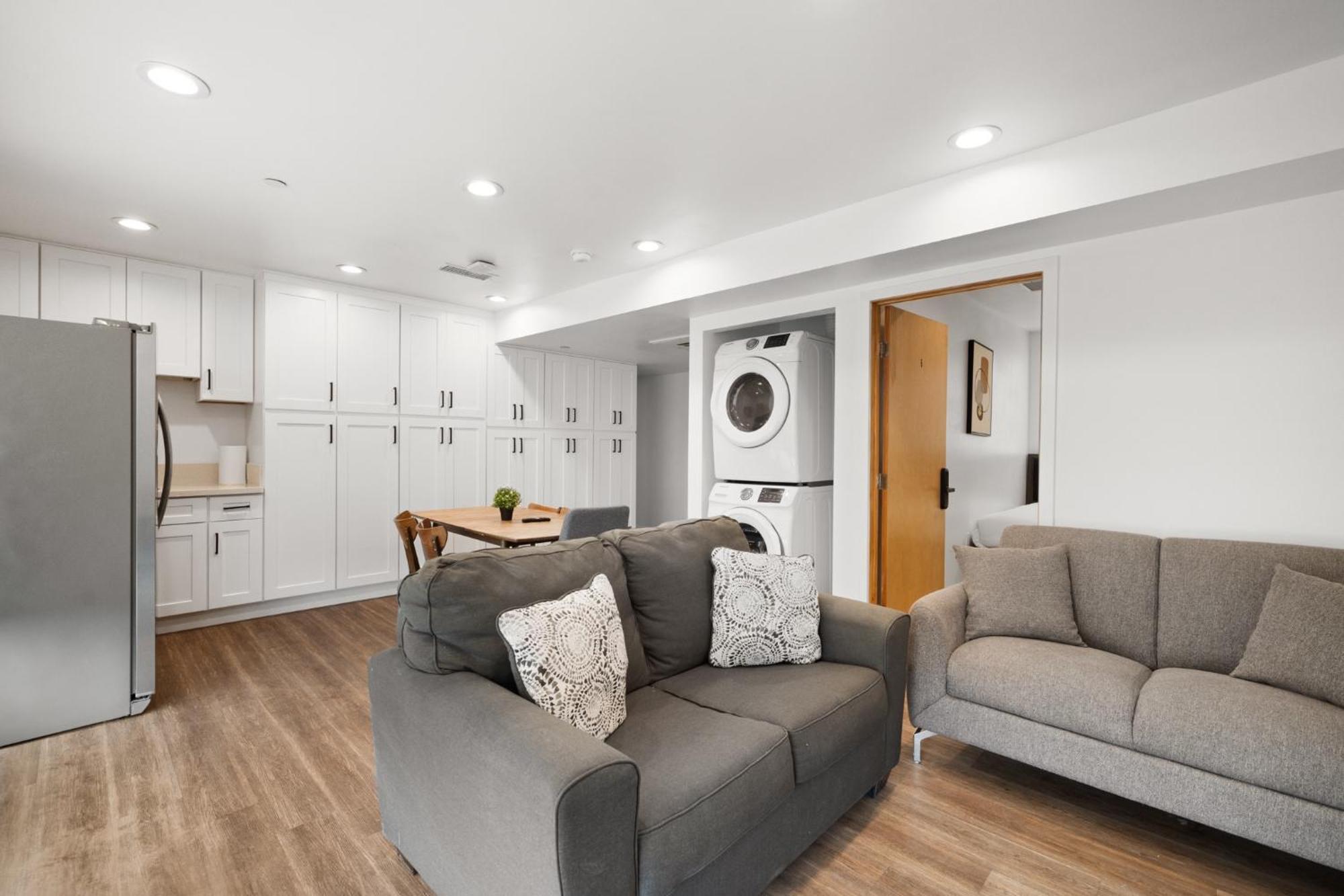 Modern Getaway In The Heart Of La Near Usc, Private Room With Share Living Room And Kitchen Лос Анджелис Екстериор снимка