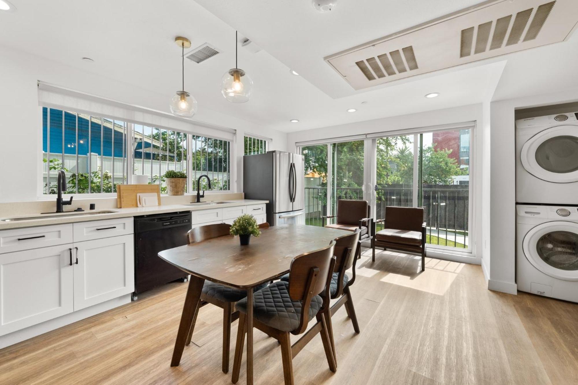 Modern Getaway In The Heart Of La Near Usc, Private Room With Share Living Room And Kitchen Лос Анджелис Екстериор снимка