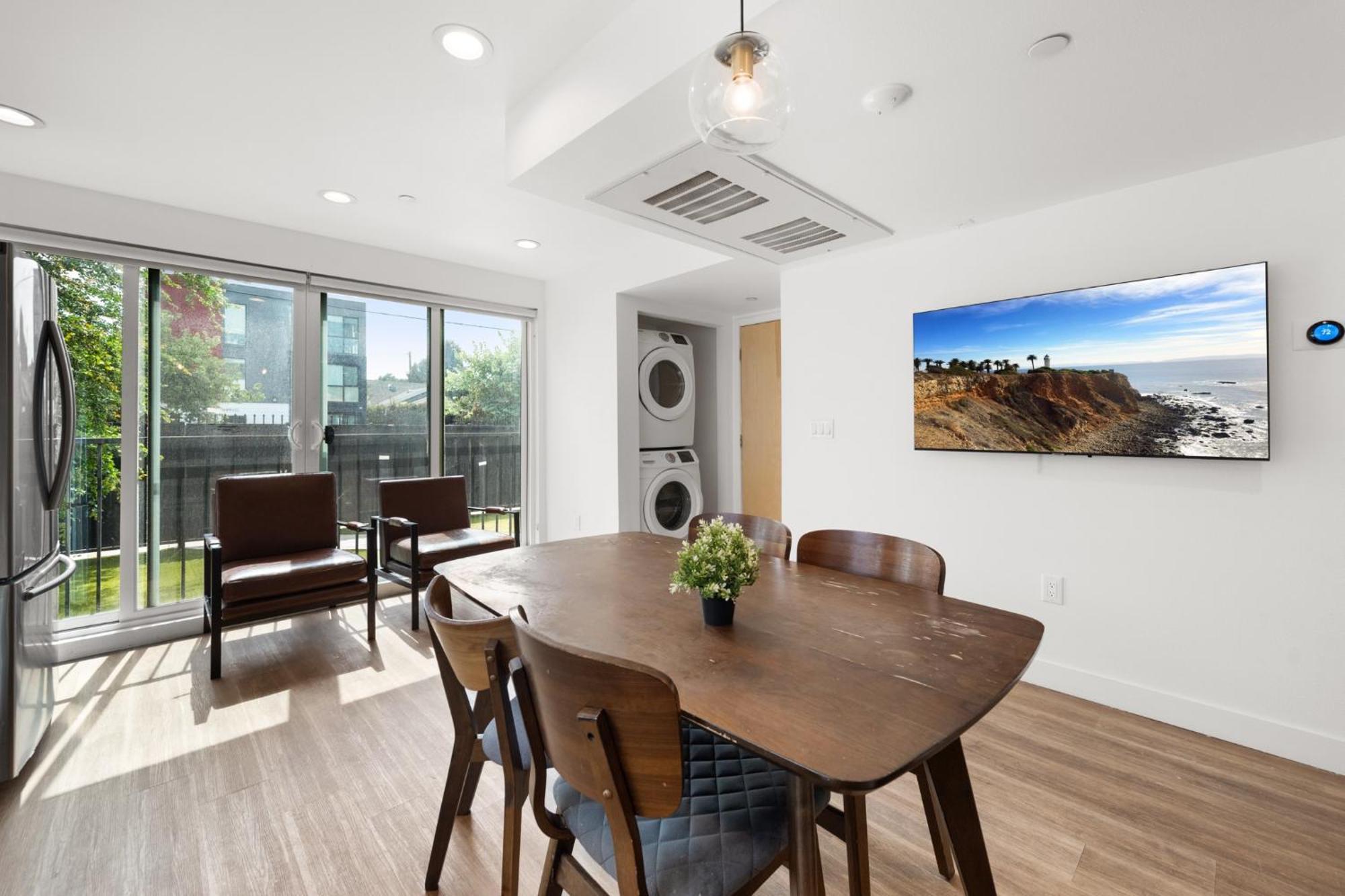 Modern Getaway In The Heart Of La Near Usc, Private Room With Share Living Room And Kitchen Лос Анджелис Екстериор снимка